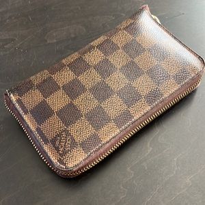 Louis Vuitton Zippy Damier Ebene Wallet (6.5”x3.5”)